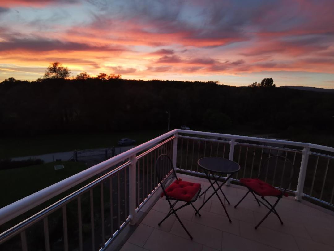 Astarea - Luxe Penthouse In Nature - Jacuzzi - Free Private Parking - Terrace & Balcony - Peace Zagreb Exteriör bild